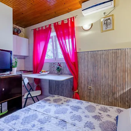 بيت ضيافة Silvana St 2*